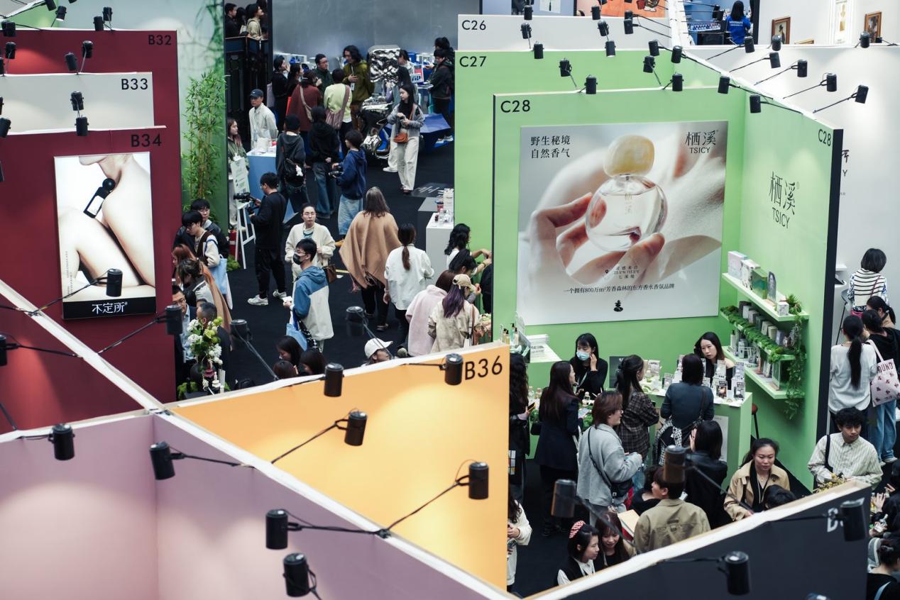 A group of people at a convention&#xA;&#xA;AI-generated content may be incorrect.